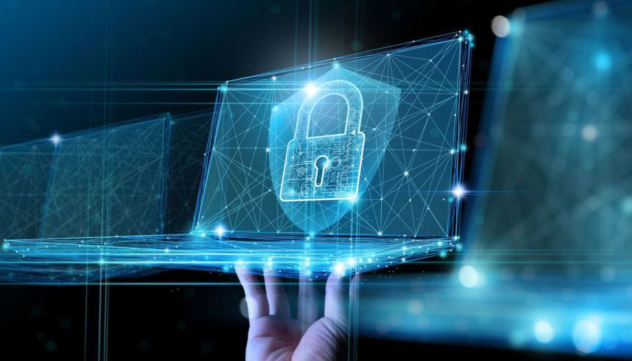 Foto mit Laptops, Schloss und Schutzschild